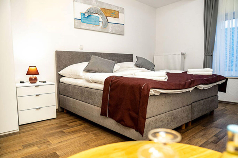 Bedroom 4, Hotel Kronenkurve, Unna