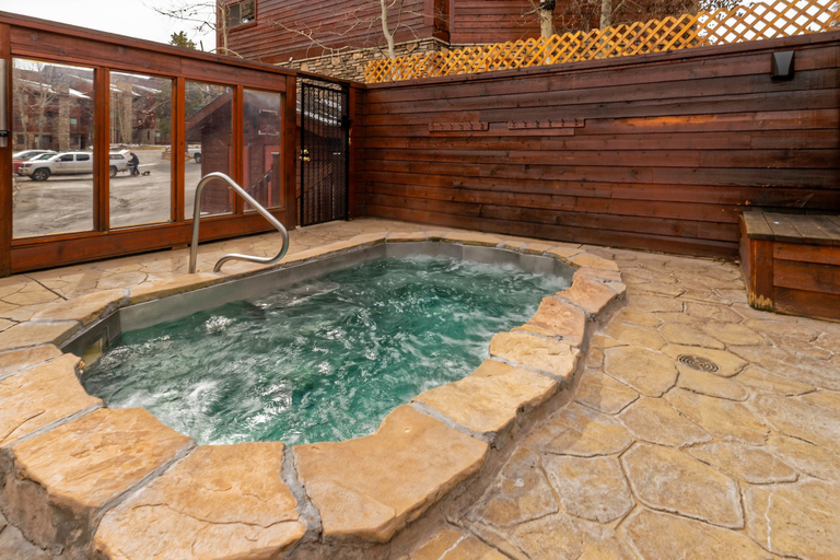 Sport & Beauty 4, Pine Ridge Condominiums, Summit