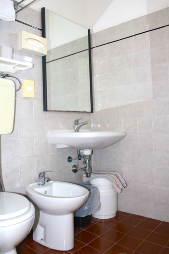 Bathroom 4, Hotel Diamond, Rimini