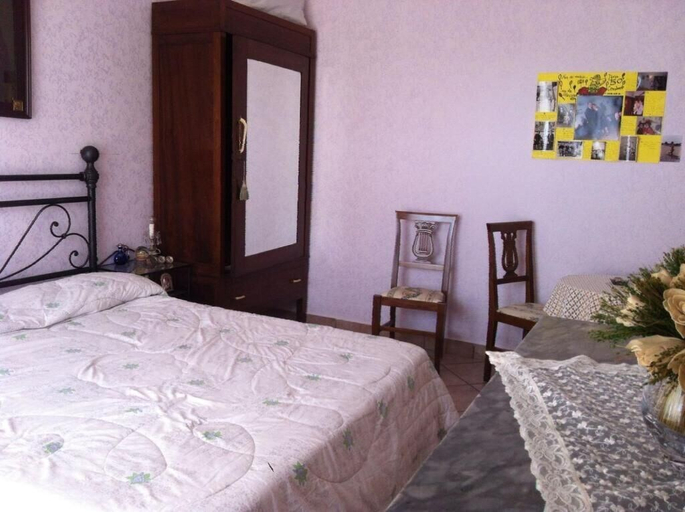Bedroom 3, Villa Cerasiello, Salerno