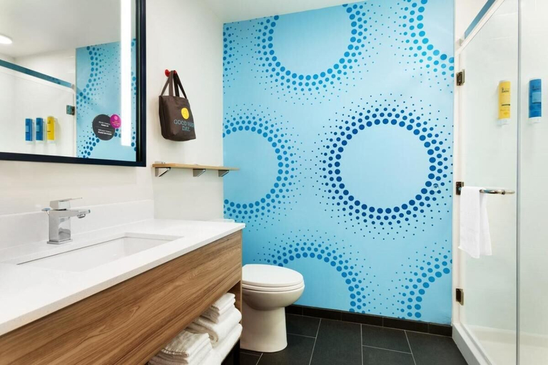 Bathroom 4, Tru By Hilton Thornburg, Spotsylvania