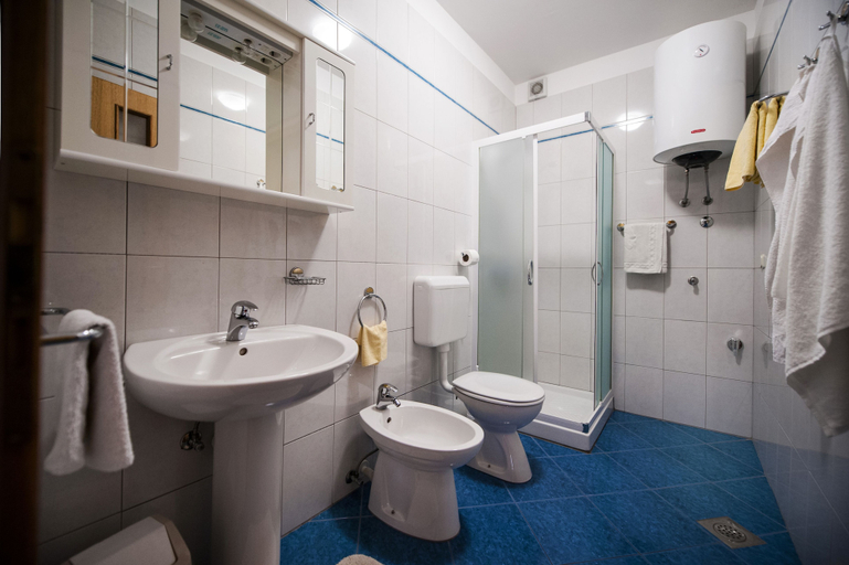 Bathroom 3, Apartments Bella, Rovinj