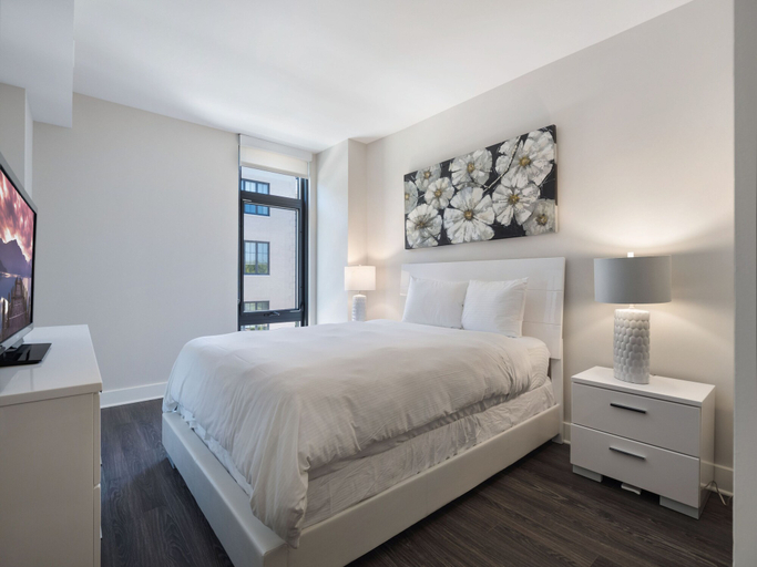 Bedroom 3, Global Luxury Suites at Bethesda Metro, Montgomery