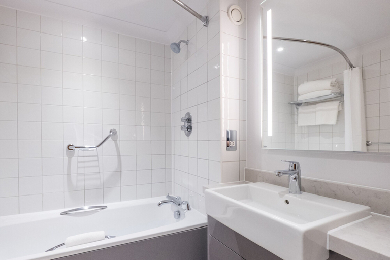 Bathroom 4, DoubleTree by Hilton Swindon, Wiltshire