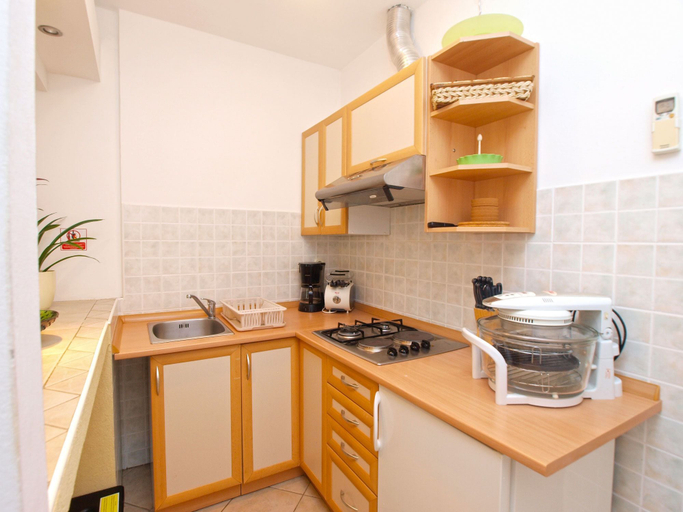 Others 4, Apartment 440, Pula