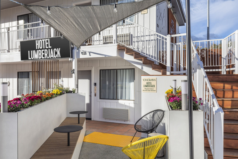 Exterior & Views 2, Hotel Lumberjack, Tuolumne