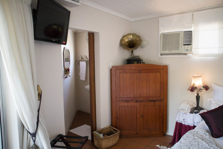 Bedroom 4, On-the-Summit Lodge & Conference Venue, Buffalo City