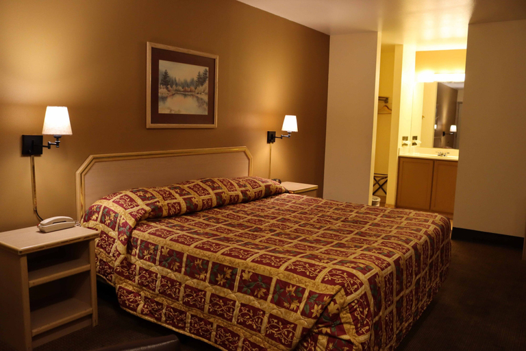 Bedroom 3, Tiki Lodge, Spokane