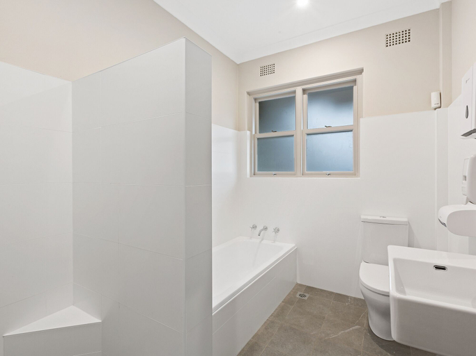 Bathroom 5, Padstow Park Hotel, Sydney