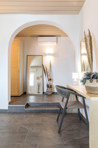 Others 4, Bay View Suites, Central Macedonia