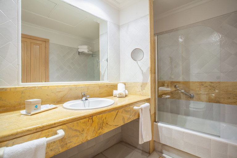 Bathroom 5, Grupotel Playa Club, Baleares