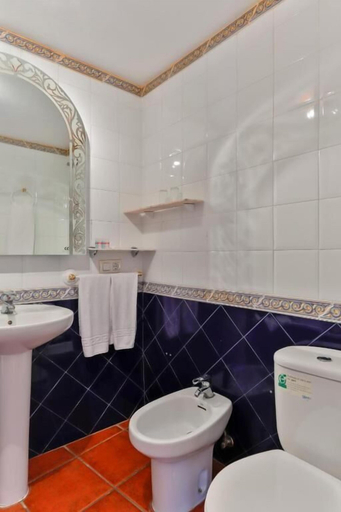 Bathroom 3, Hotel Las Palmeras by Vivere Stays, Badajoz