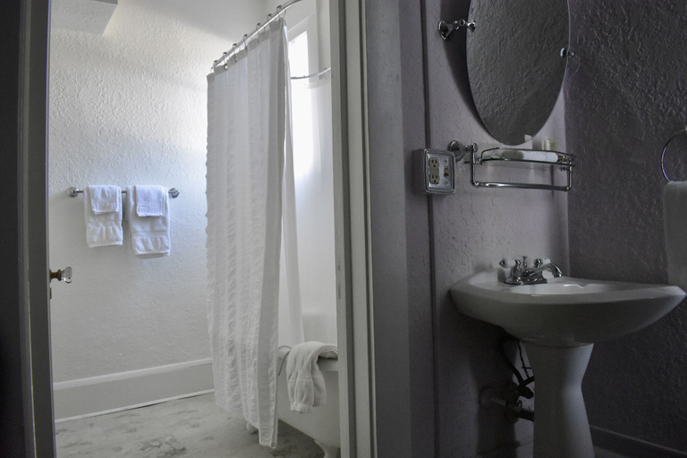 Bathroom 5, The DeLand Hotel, Volusia