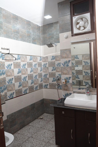 Bathroom 3, Hotel Kiran, Hardwar