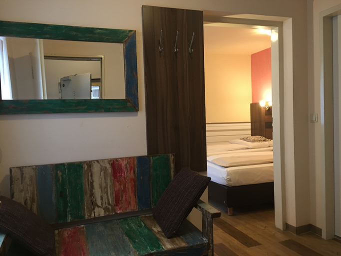 Bedroom 2, AltDüsseldorf, Düsseldorf