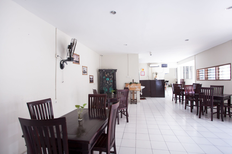 Food & Drinks, RedDoorz Plus near Galaxy Mall, Surabaya