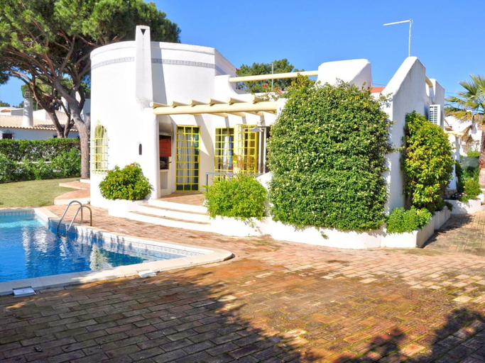 Exterior & Views 2, Tranquil Villa in Vilamoura With Private Swimming Pool, Loulé