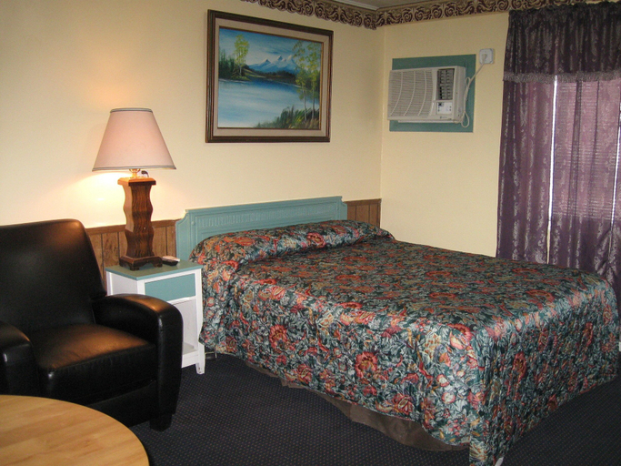 Bedroom 2, Western Motel, Big Horn