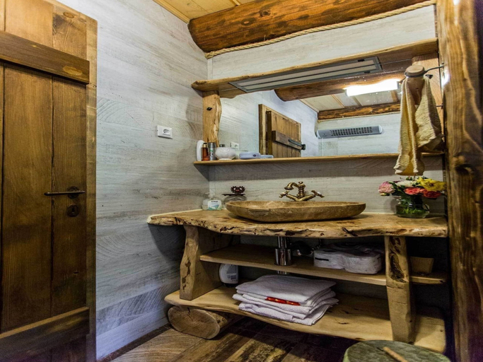 Bathroom, Pleasant Chalet in Bruvno With Private Pool, Gračac