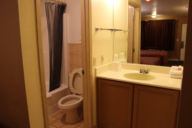 Bathroom 4, Tiki Lodge, Spokane