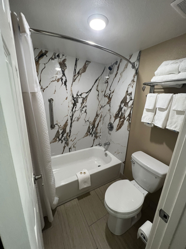 Bathroom 5, Super 8 by Wyndham Paducah I-24 Exit 4, McCracken
