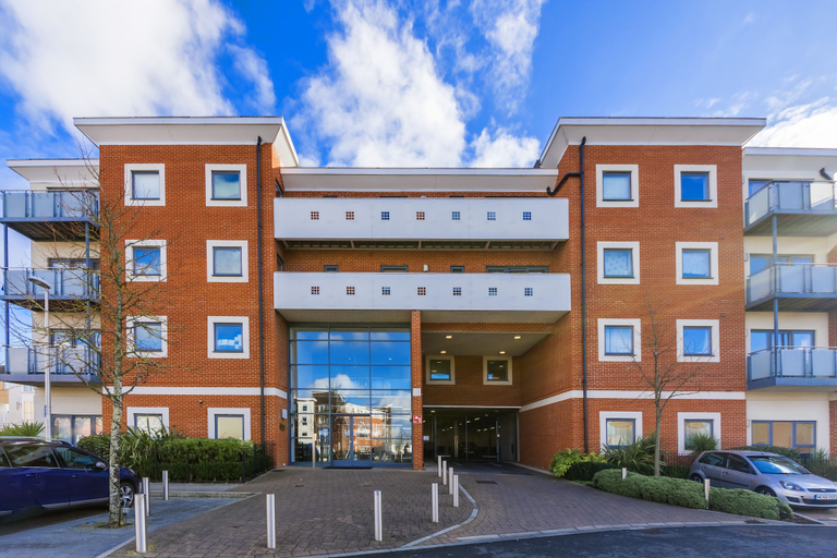 Exterior & Views, Heron House Apartments, Wokingham