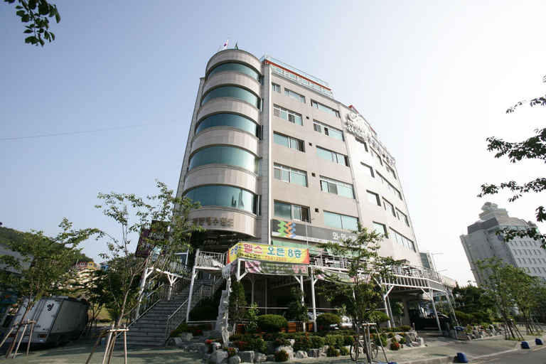 Exterior & Views 2, The Blue Guesthouse - Hostel, Suyeong