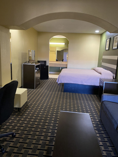 Bedroom 2, Redwood Suites, Houston