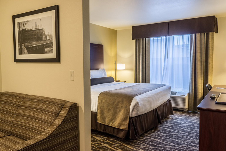 Bedroom 3, Cobblestone Hotel & Suites – Chippewa Falls, Chippewa