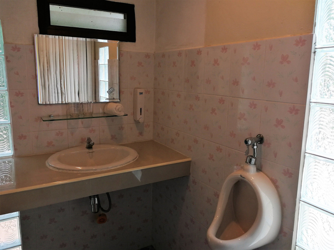 Bathroom 5, Frontier Homestel, Suan Phung