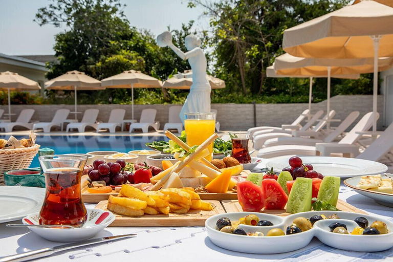 Food & Drinks 5, Queen Aphrodite Hotel