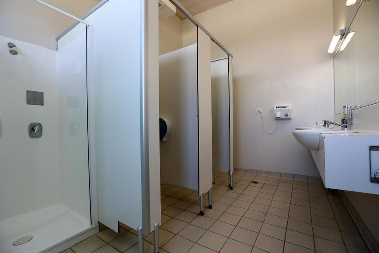 Bathroom 5, Gold Coast Performance Centre - Hostel, Gold Coast