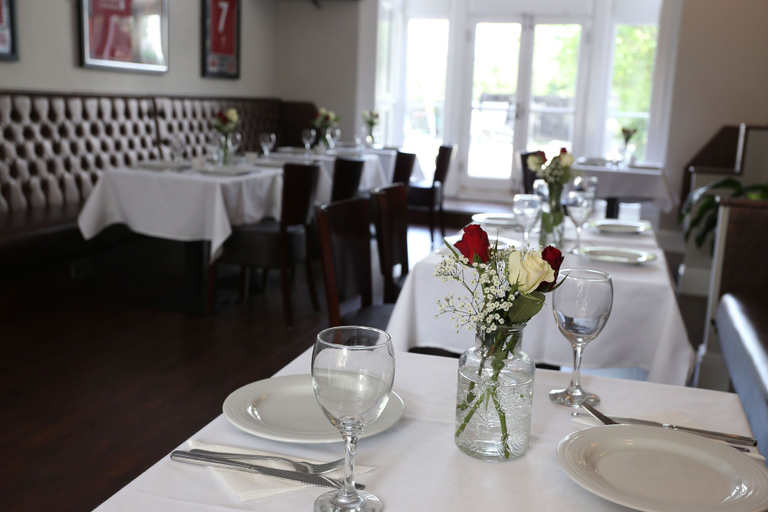 Food & Drinks 5, Hotel Tia, Sefton