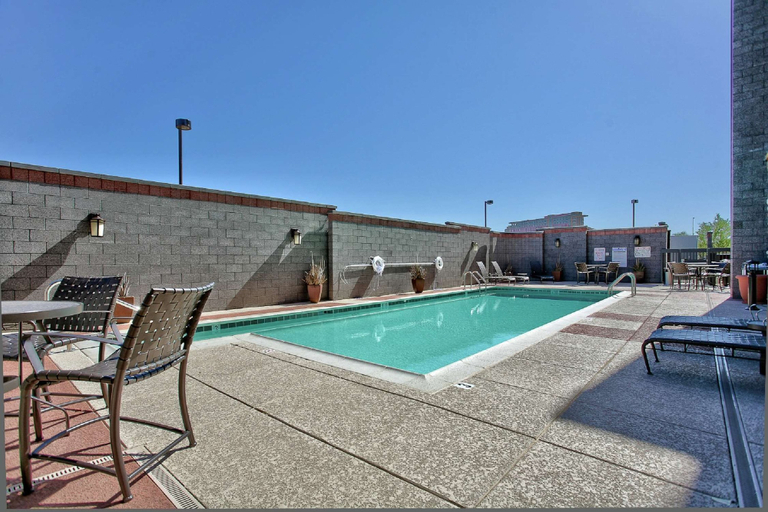 Sport & Beauty 5, Hampton Inn & Suites Scottsdale at Talking Stick, Maricopa