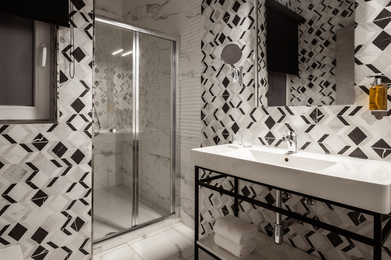 Bathroom 4, The Segond Hotel