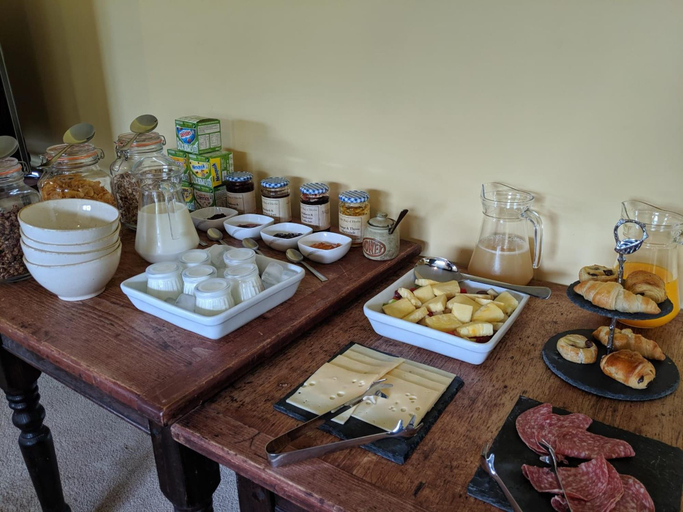 Food & Drinks 5, Elderbrook House, Wiltshire