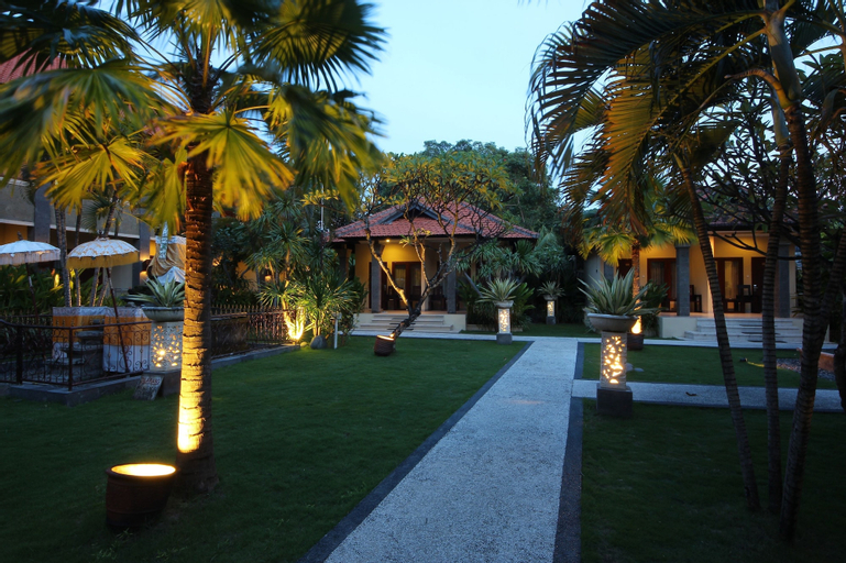 Exterior & Views 13