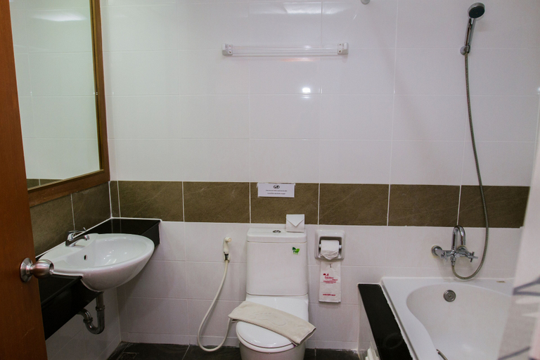 Bathroom 3, Diamond Crown Hotel Patong, Pulau Phuket