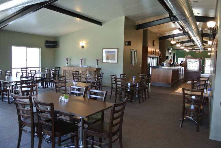 Food & Drinks 4, Dooleys Springsure Tavern and Motel, Bauhinia