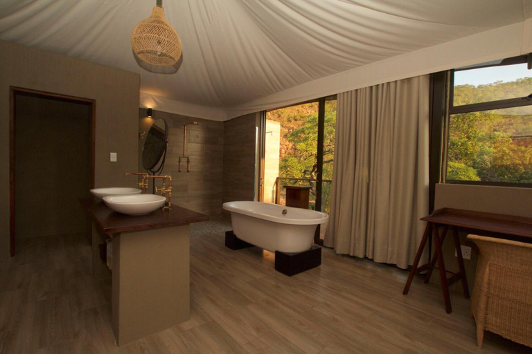 Bathroom 3, Inzalo Safari Lodge, Waterberg