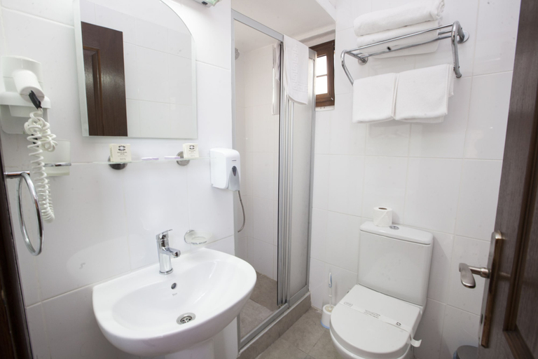 Bathroom 3, White Pearl Hotel