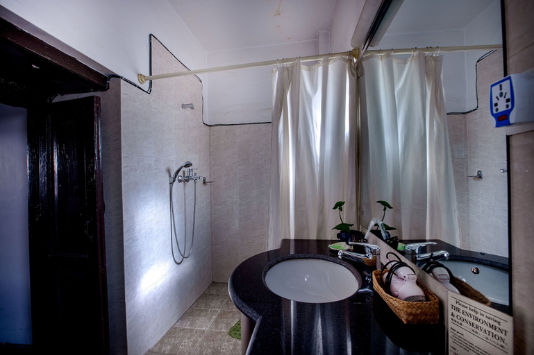 Bathroom 3, Hukum Darbar Restaurant & Hotel, Bagmati