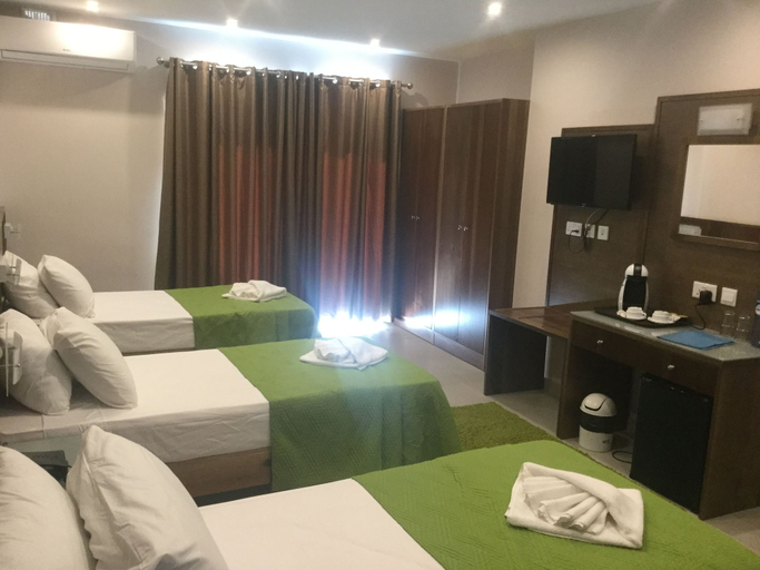 Bedroom 3, Cerviola Hotel