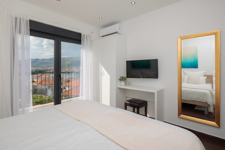 Bedroom 3, Villa Salt - 10 people, heated pool, Trogir, near beach & Split airport, Trogir