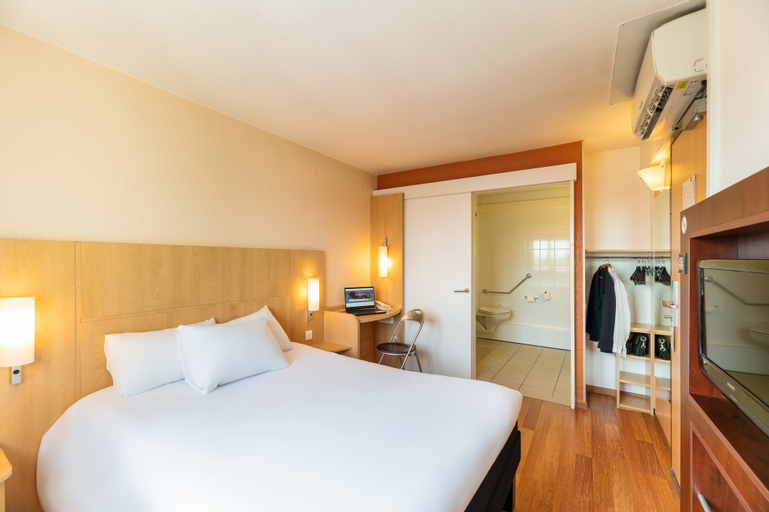 Bedroom 16