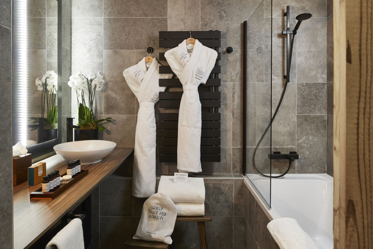 Bathroom 5, Ecrin Blanc Resort Courchevel, Savoie