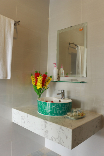 Bathroom 5, Lam Garden Boutique Homestay, Huế
