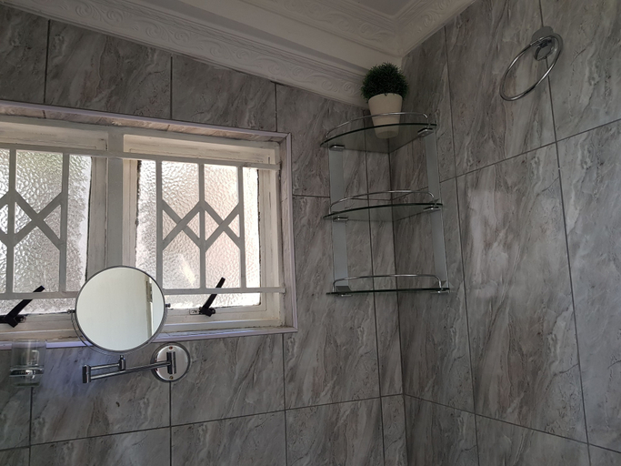 Bathroom 4, Chinyonga Guesthouse, Blantyre City