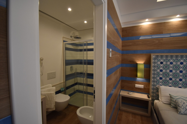 Bathroom 4, Melody Sorrento Suites, Napoli