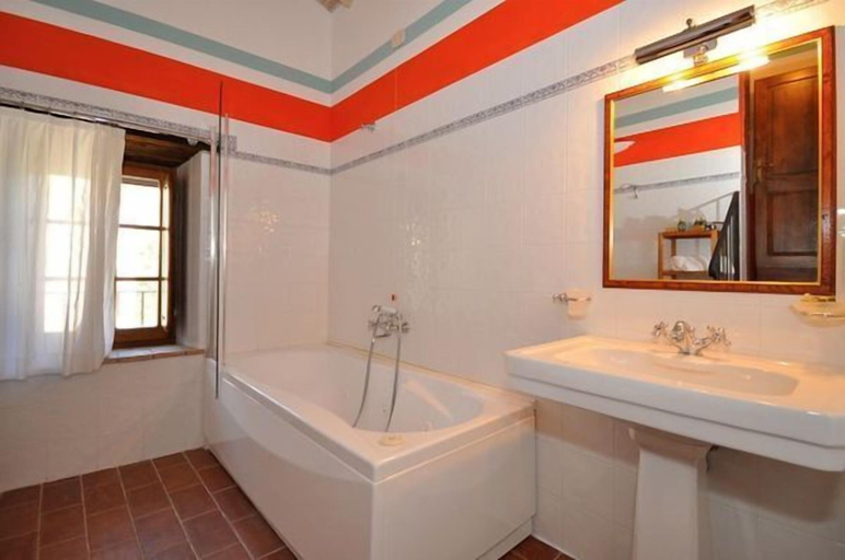 Bathroom 4, Villa Vittorio, Siena
